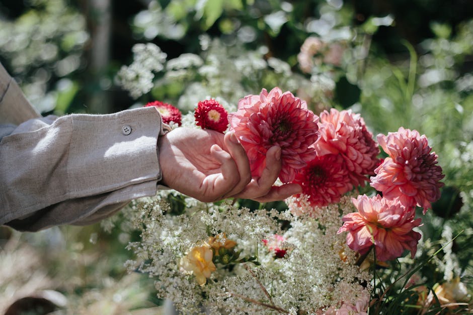 Guide to sourcing seasonal UK-grown blooms for low-waste events